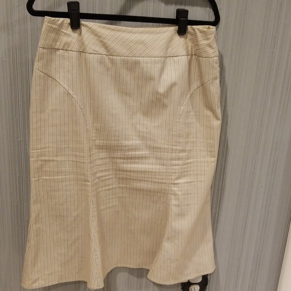 Fitted skirt